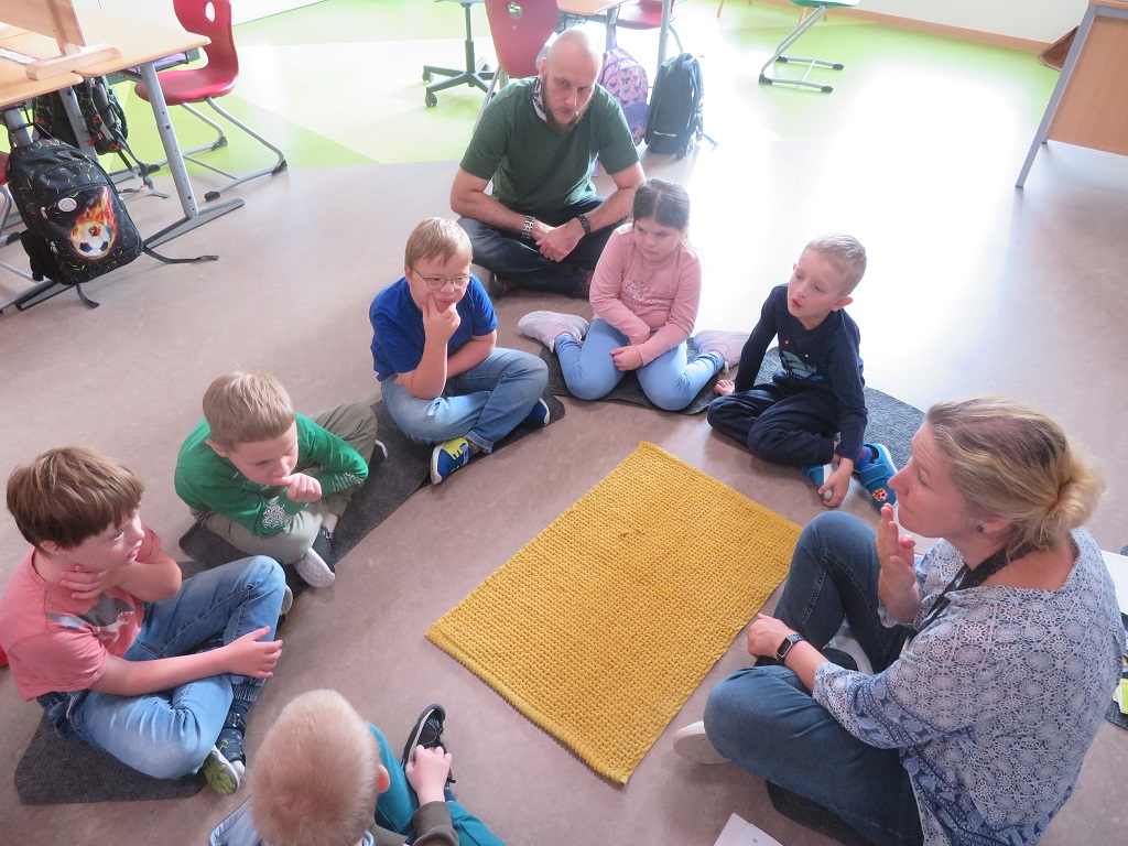 Klasse Pa im Sitzkreis